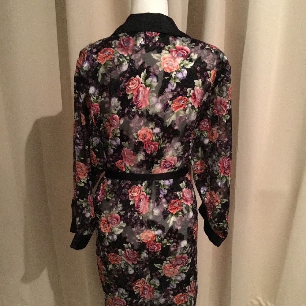 Victoria’s Secret Robe - Picture 5 of 12